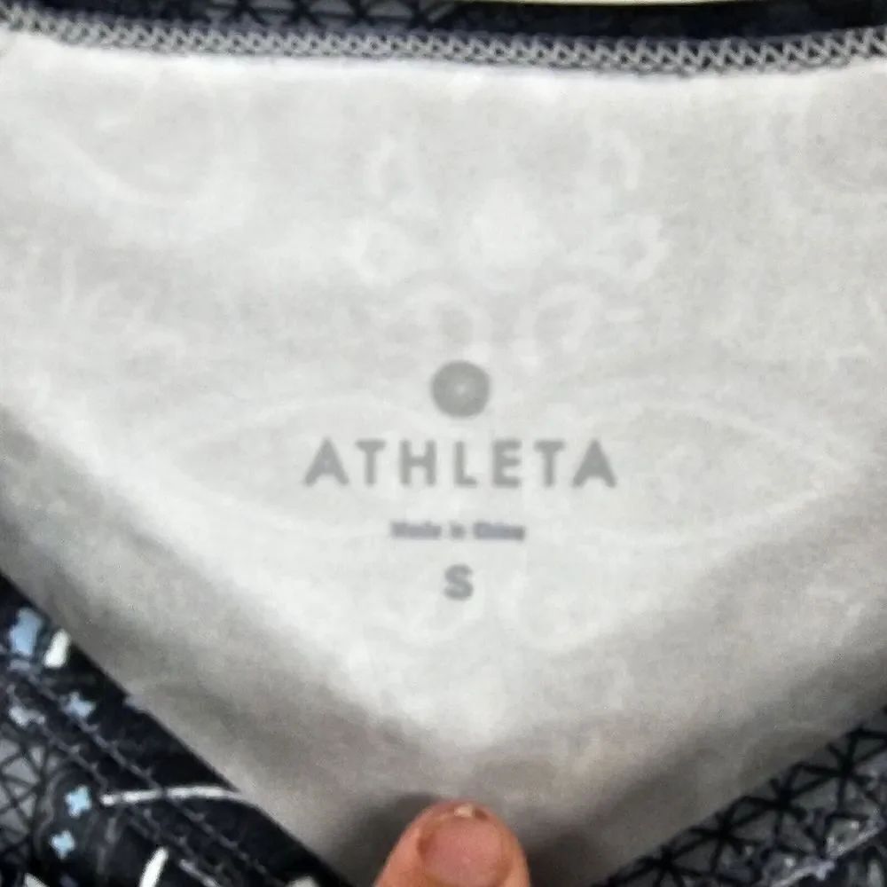 Athleta Black Blue Sierra Nevada Top Shirt Paisley Thumbhole Thermal Small - Picture 4 of 6